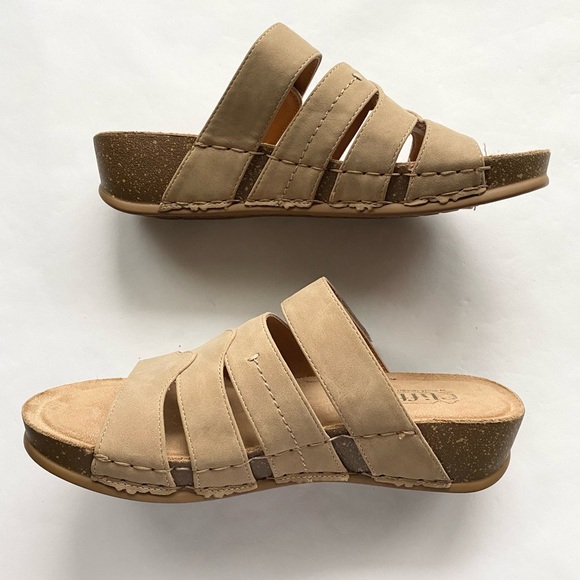 Cliffs by White Mountain Wedge Sandals in Tan - Picture 4 of 5